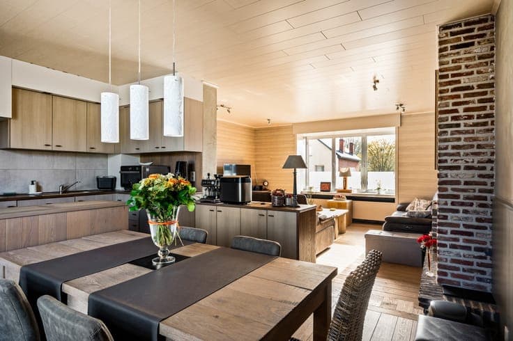 Woning met 2 slpkrs en bijgebouw met veel potentieel