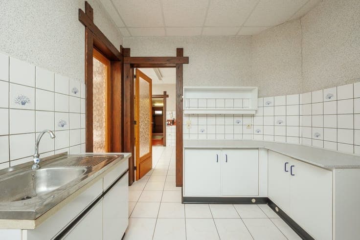 Royale 3-slaapkamerwoning met garage, werkplaats en tuin