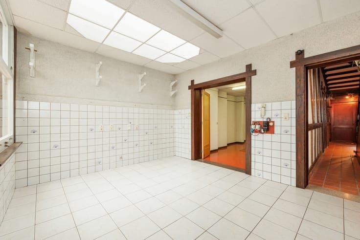 Royale 3-slaapkamerwoning met garage, werkplaats en tuin