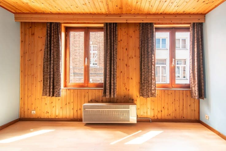 TO BE RENOVATED townhouse with TERRACE, CONVENIENTLY LOCATE