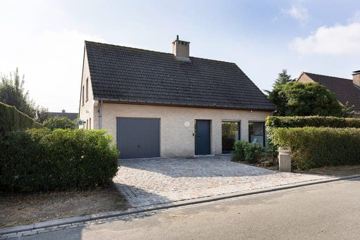 Rustig gelegen alleenstaande woning met aangename tuin.
