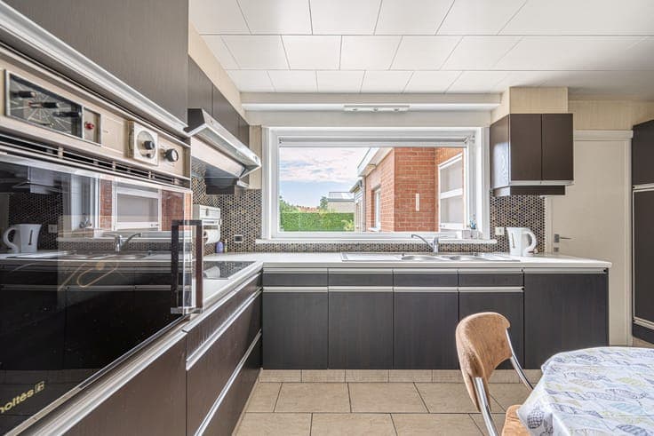 Spacious house with 3 bedrooms, garage and sunny garden in