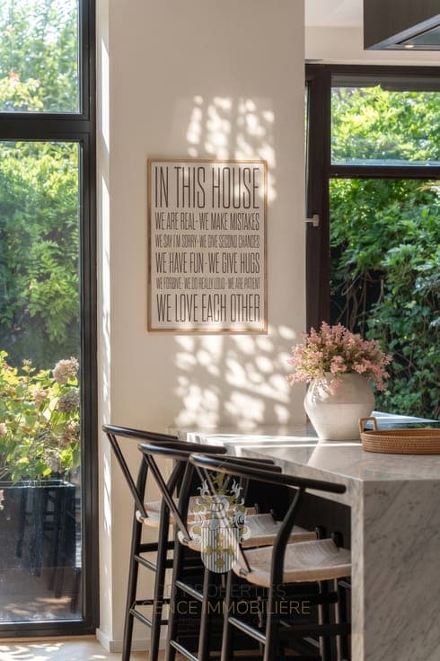 Townhouse, fully renovated, guaranteed to steal your heart –