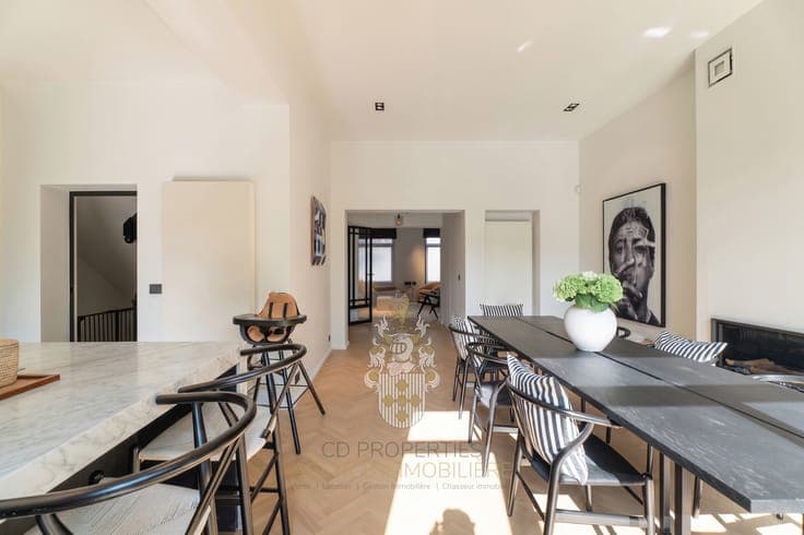 Townhouse, fully renovated, guaranteed to steal your heart –