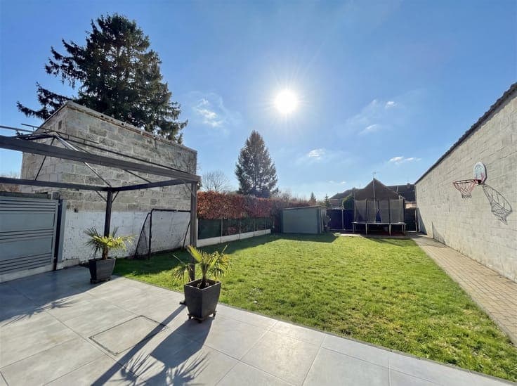 Renovated home (label B) with at least 5 bedrooms!