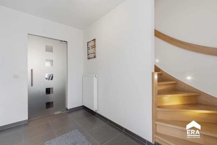 For sale in De Tassche – move-in ready, worry-free living!