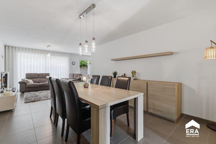 For sale in De Tassche – move-in ready, worry-free living!
