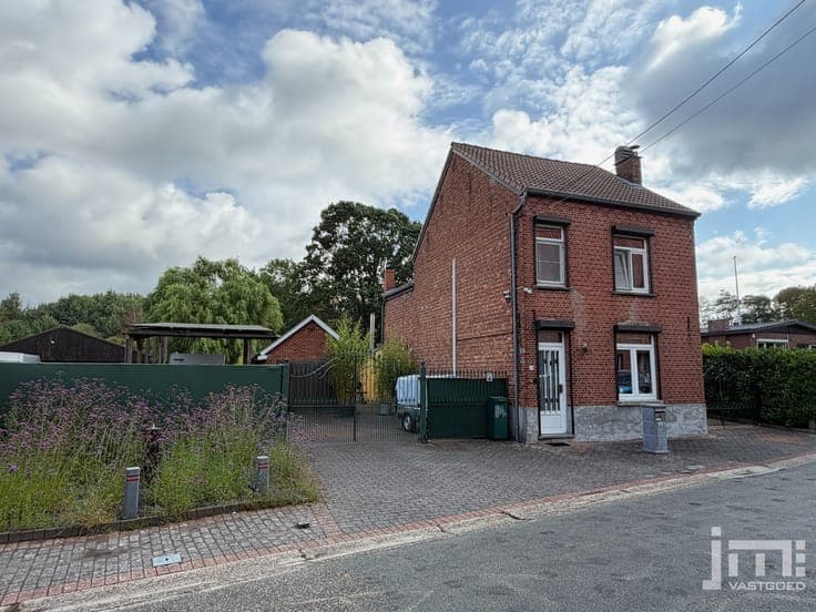 Karaktervolle en instapklare gezinswoning met ruime tuin ...