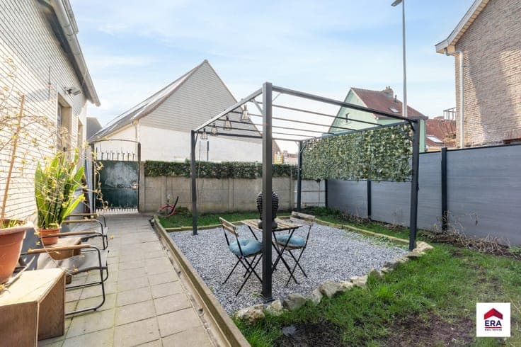 Semi-detached house in Ternat centre