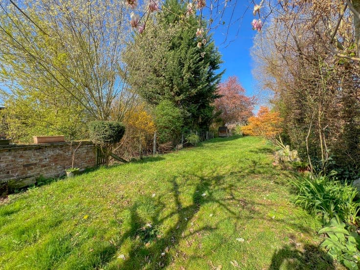 Three-sided house – Spacious and potentially spacious in the