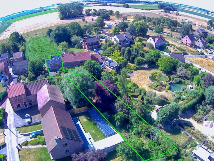 Three-sided house – Spacious and potentially spacious in the