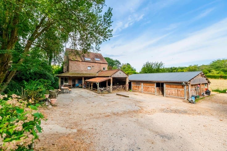 Small equestrian property in a peaceful haven