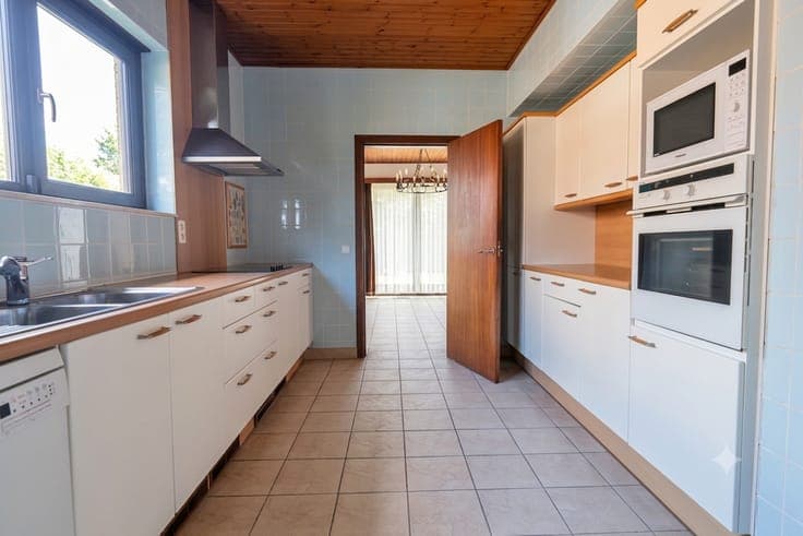 SPACIOUS VILLA with single-story living options