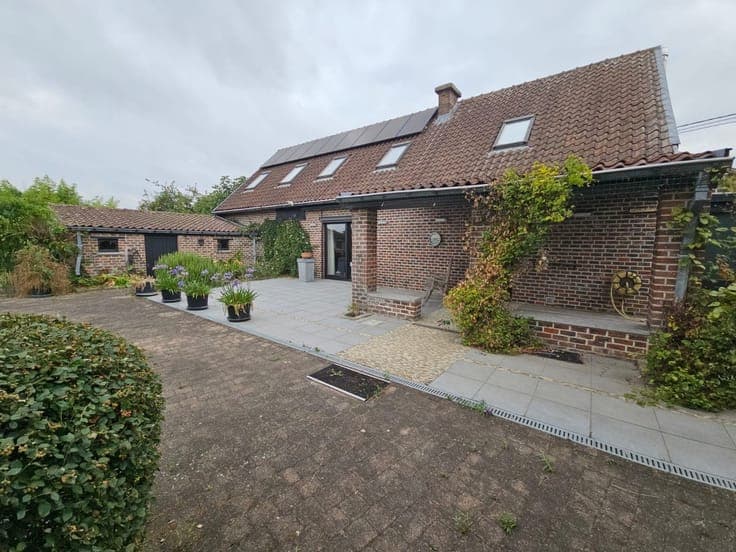 Charmante woning in hoevestijl op een perceel van 32a75ca