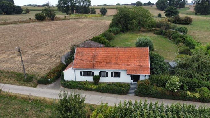 Charmante woning in hoevestijl op een perceel van 32a75ca