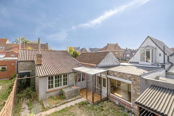 Semi-detached house/land (537m²) with potential in the heart