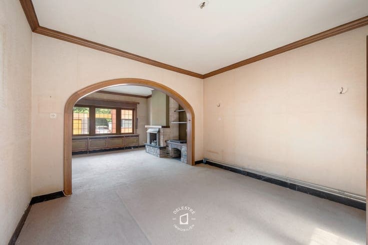 TE RENOVEREN ruime woning MET GARAGE boordevol karakter e...