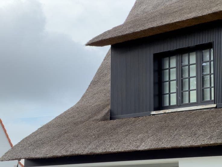 Alleenstaande villa in een doodlopende straat aan de rand...