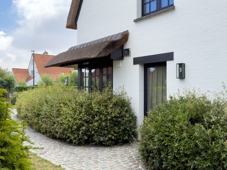 Alleenstaande villa in een doodlopende straat aan de rand...