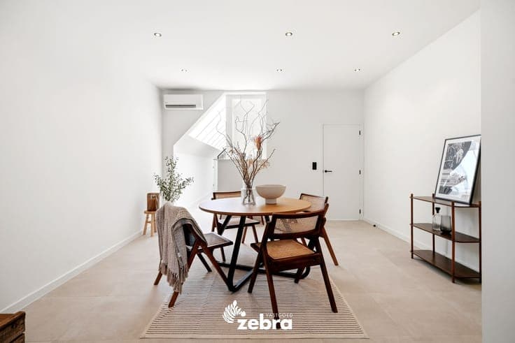 Exclusief gerenoveerde woning met garage en uitweg in Roe...