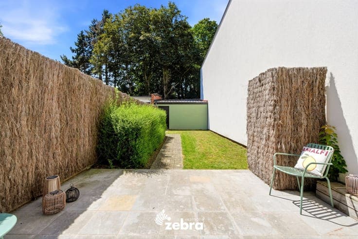 Exclusief gerenoveerde woning met garage en uitweg in Roe...