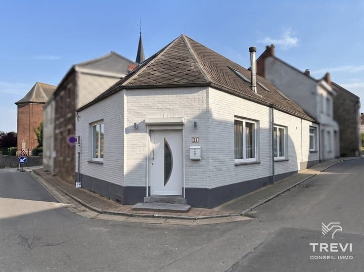 Jolie maison d’angle au centre du village