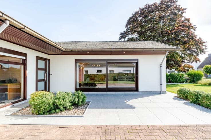 Well-maintained villa in a green setting in Beigem