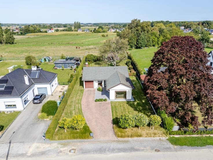 Well-maintained villa in a green setting in Beigem