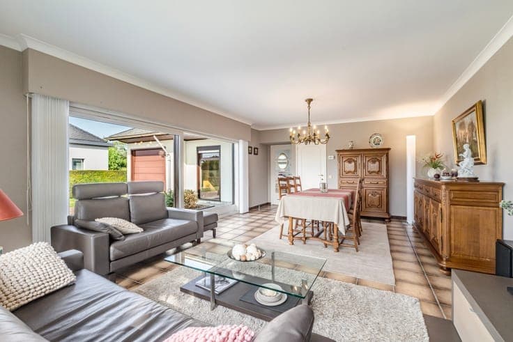 Well-maintained villa in a green setting in Beigem