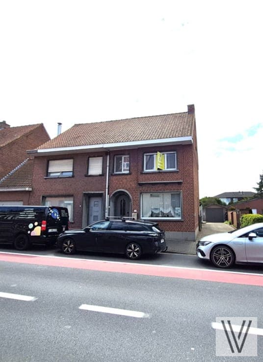 Op te frissen woning met garage en zonnige tuin