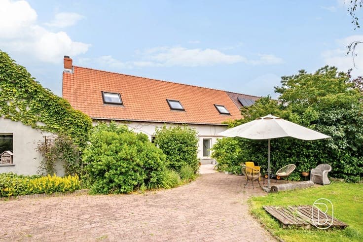 Hidden Home with Views of the Kluisberg