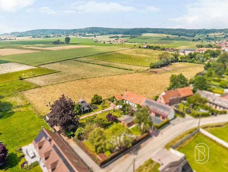 Hidden Home with Views of the Kluisberg
