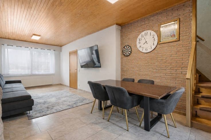 Knusse, centraal gelegen woning met 2 slpk. en garage