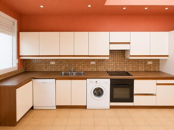 SPACIOUS 4-BEDROOM HOUSE + TERRACE + LARGE GARAGE
