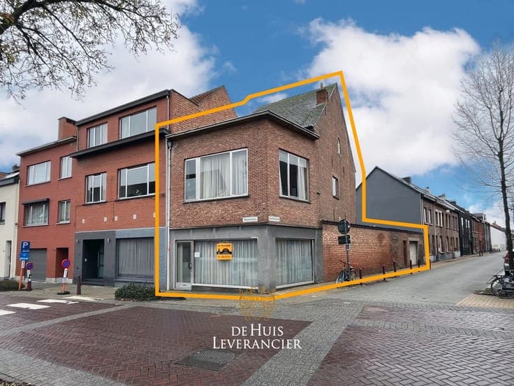 Te renoveren woonst in centrum Kontich te koop met 1001 m...