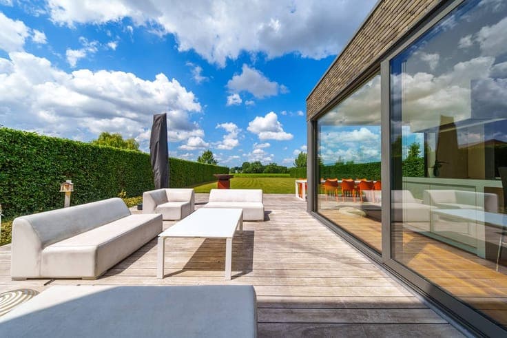 Unique architectural villa in Oostrozebeke
