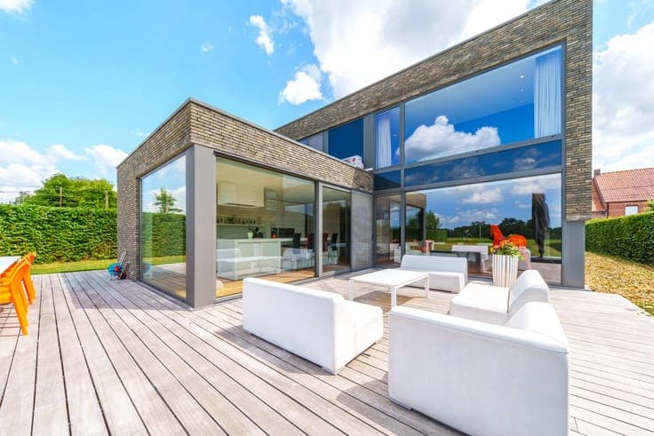 Unique architectural villa in Oostrozebeke