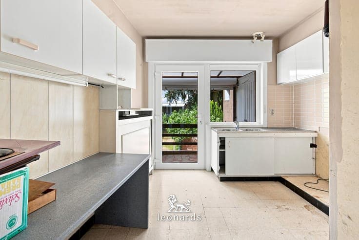 Home to refresh in a prime Deerlijk location