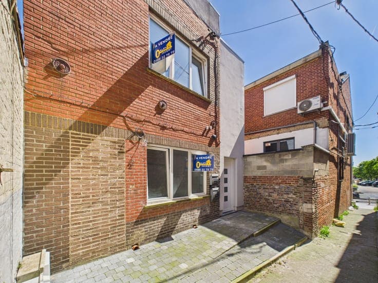 Investment Property with 2 Apartments + TERRACE