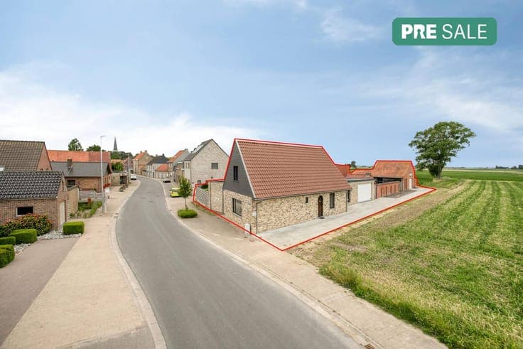 Spacious home with studio, garage and three bedrooms!