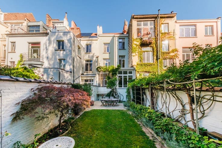 House with a south-facing garden, steps from Place Brugmann