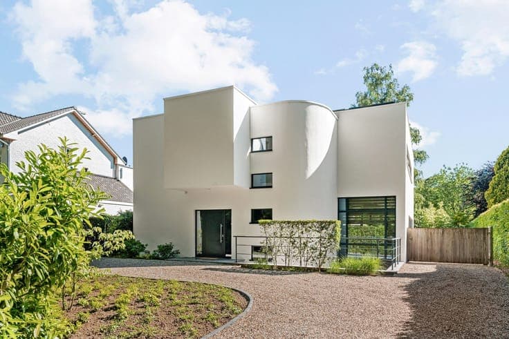 Timeless architecture in an exceptional residential locatio
