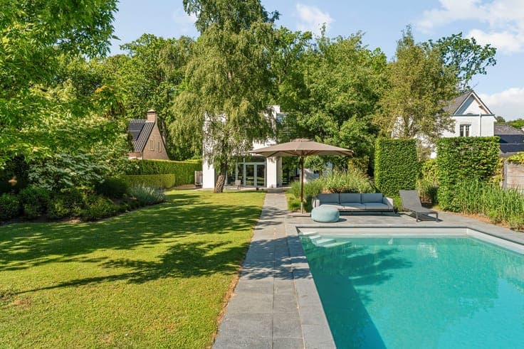 Timeless architecture in an exceptional residential locatio
