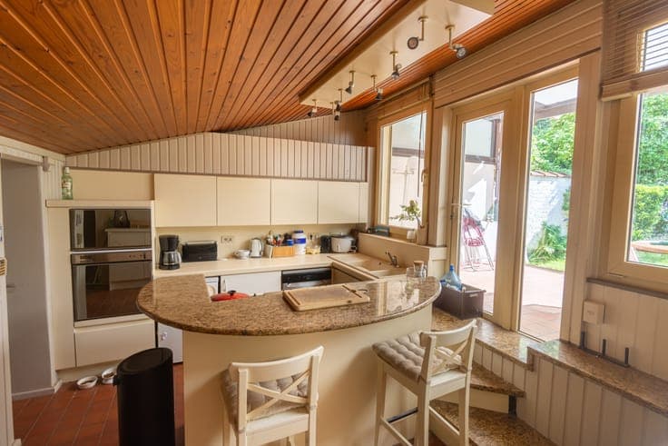 4-bedroom house with garden, terrace and garage