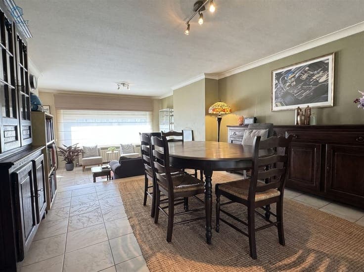 Ready-to-move-in house with garage and garden