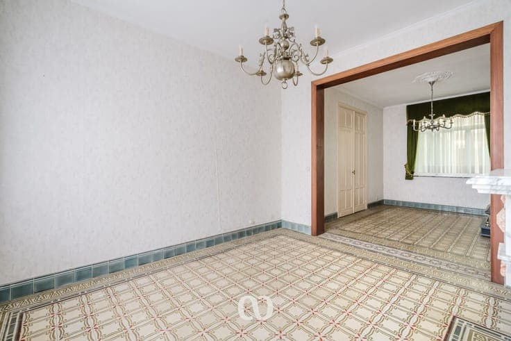 Spacious house in a central location in Ronse.