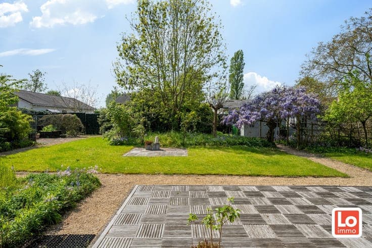 Ruime en degelijke open woning met inpandige garage en ge...