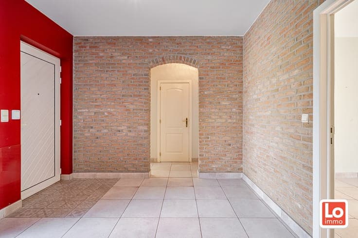 Ruime en degelijke open woning met inpandige garage en ge...