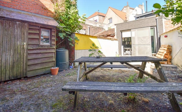 Mooie INSTAPKLARE stadswoning met 2 slpk en tuin