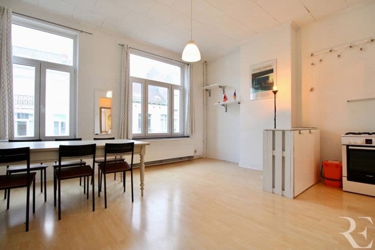 IXELLES | 4/5-BED. HOUSE TO RENOVATE – 209m² WITH 16m² COURT